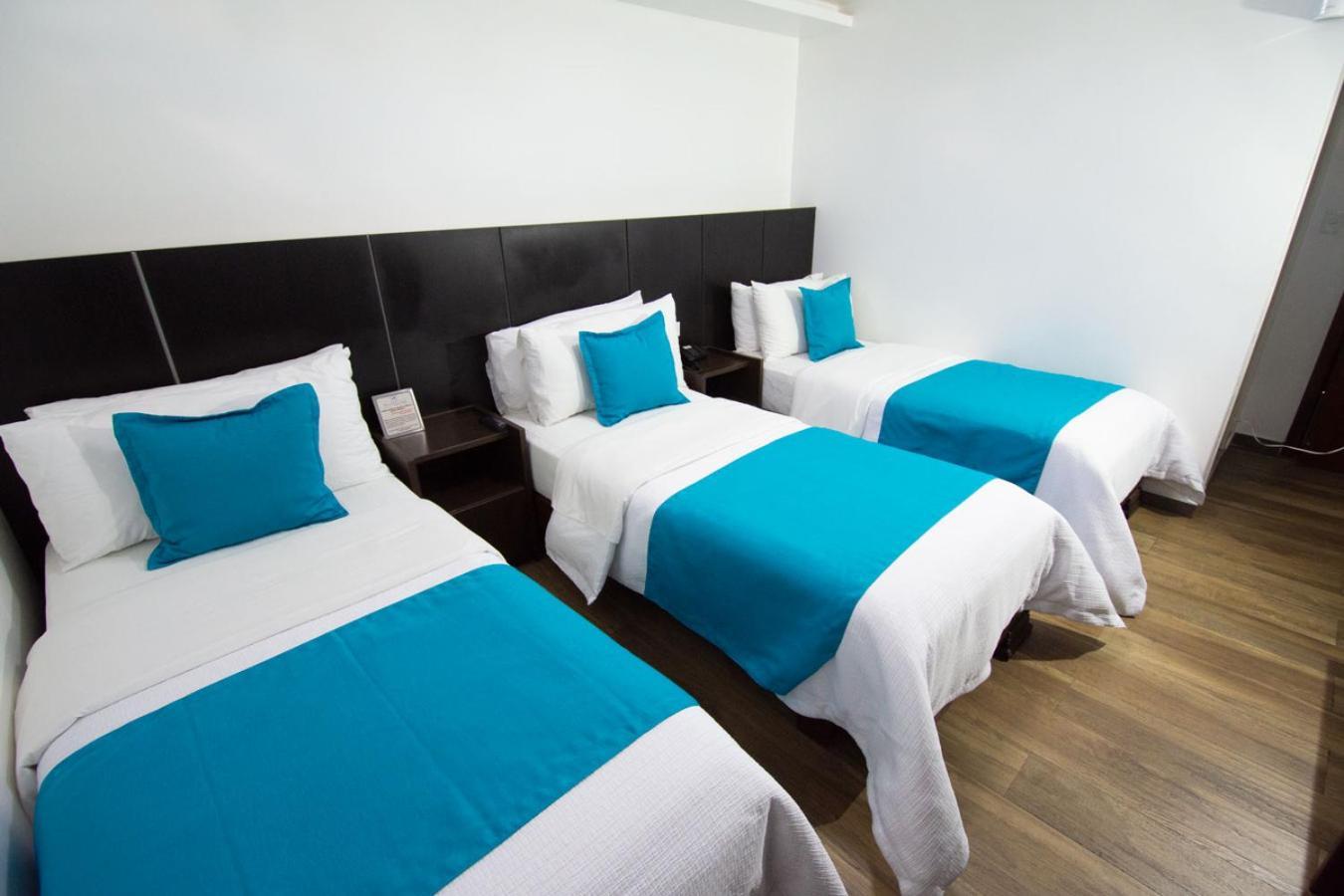 Hotel Plaza Victoria Ibarra Luaran gambar
