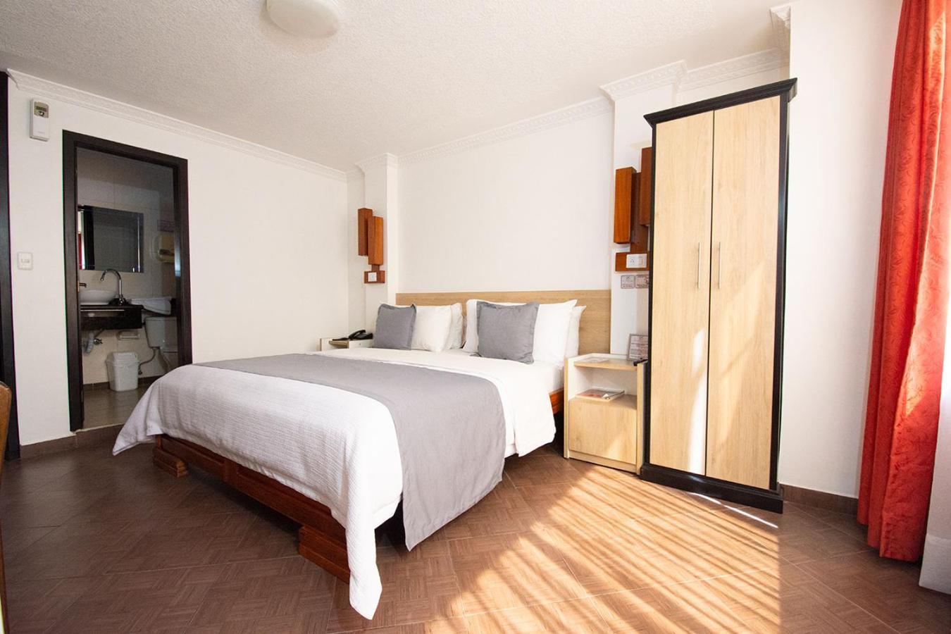 Hotel Plaza Victoria Ibarra Luaran gambar
