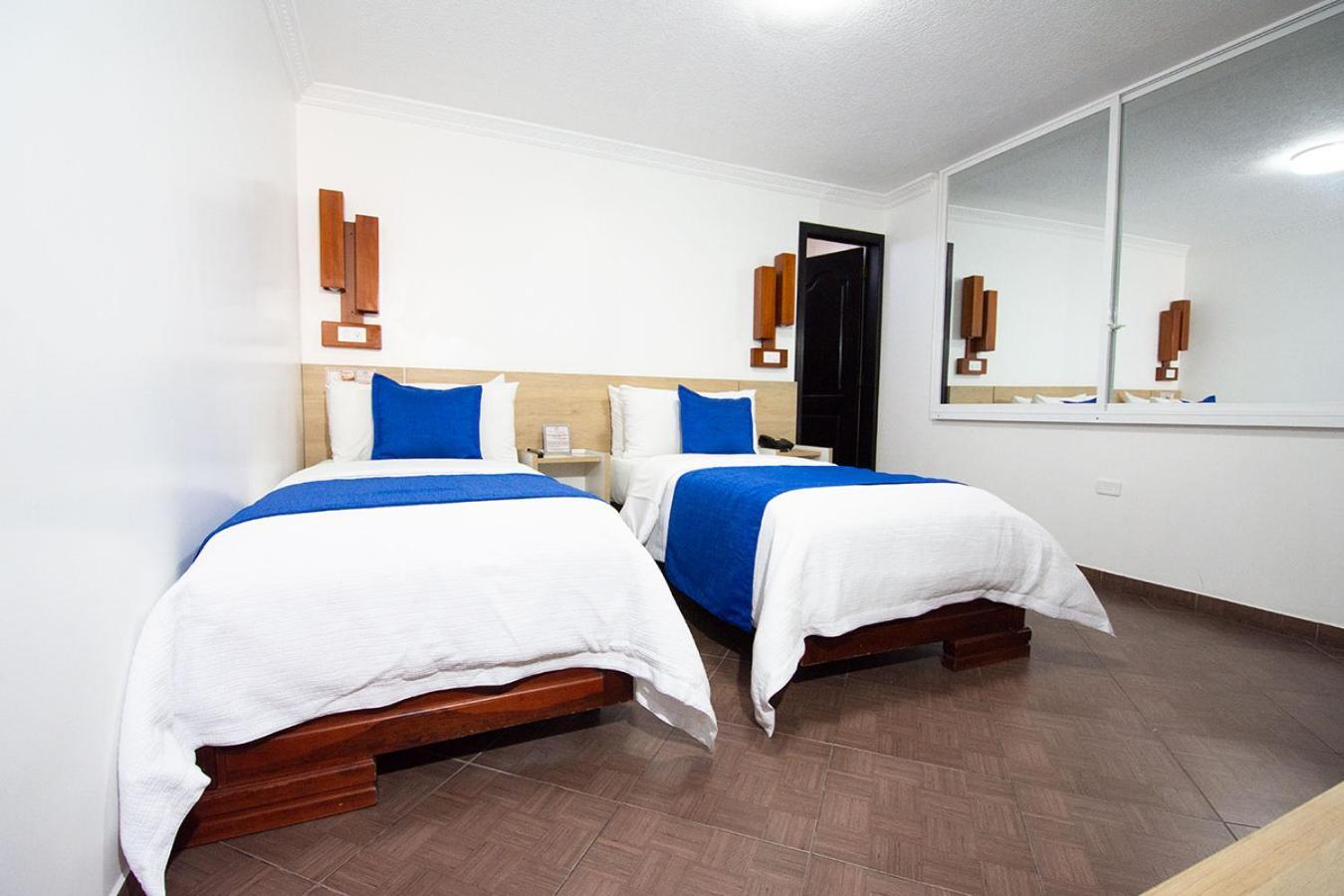 Hotel Plaza Victoria Ibarra Luaran gambar