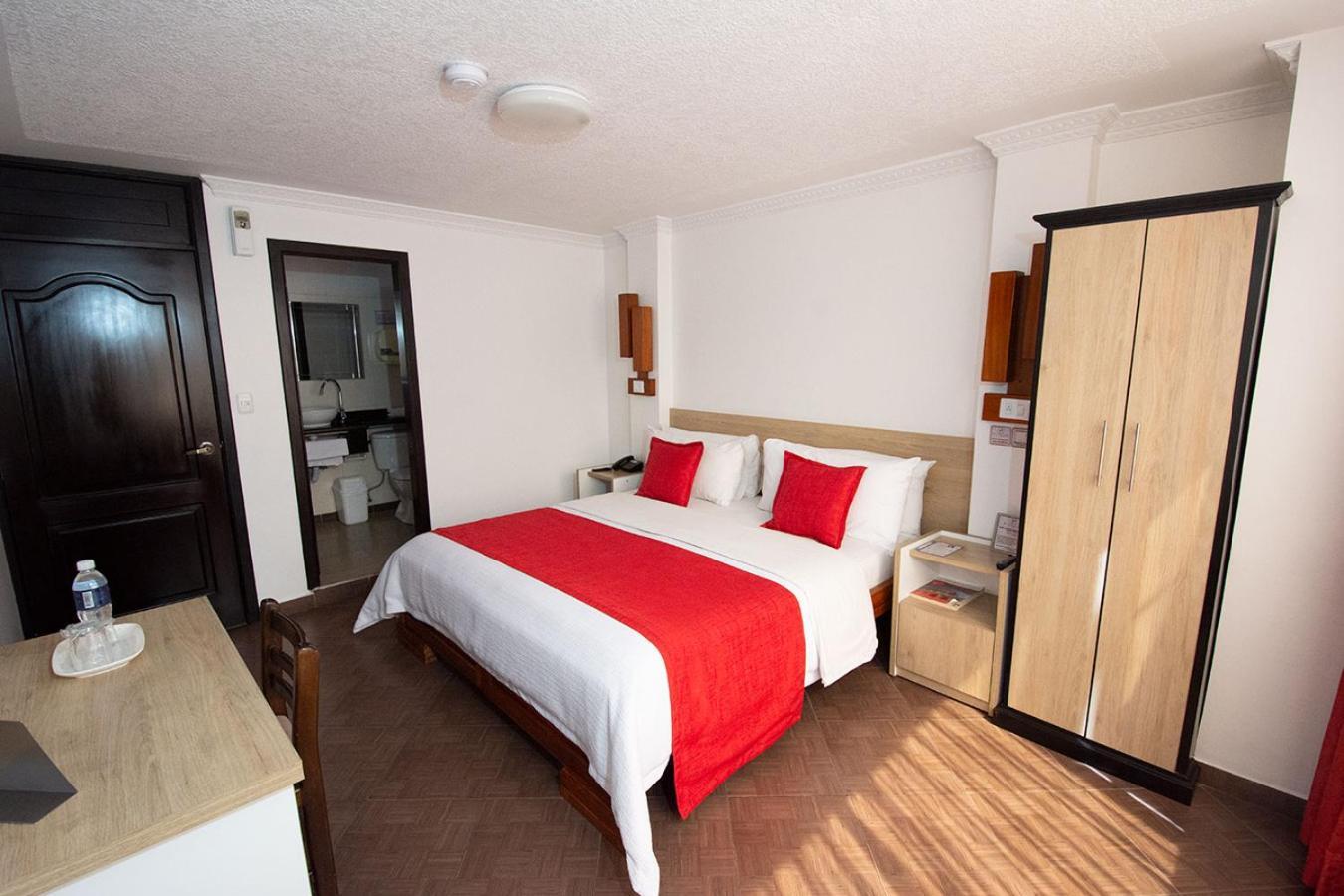 Hotel Plaza Victoria Ibarra Luaran gambar